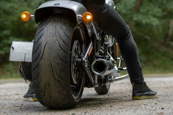 Top 5 pneus 150 70 R17 pour motos : achetez en toute confiance